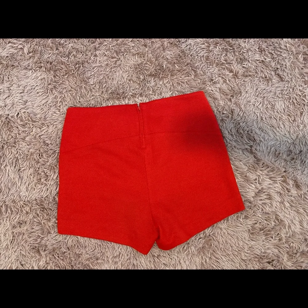 Red shorts - Picture 3 of 3